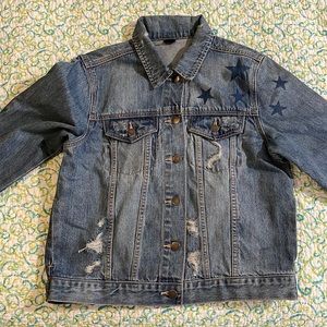 Jean jacket with blue stars on the shoulder